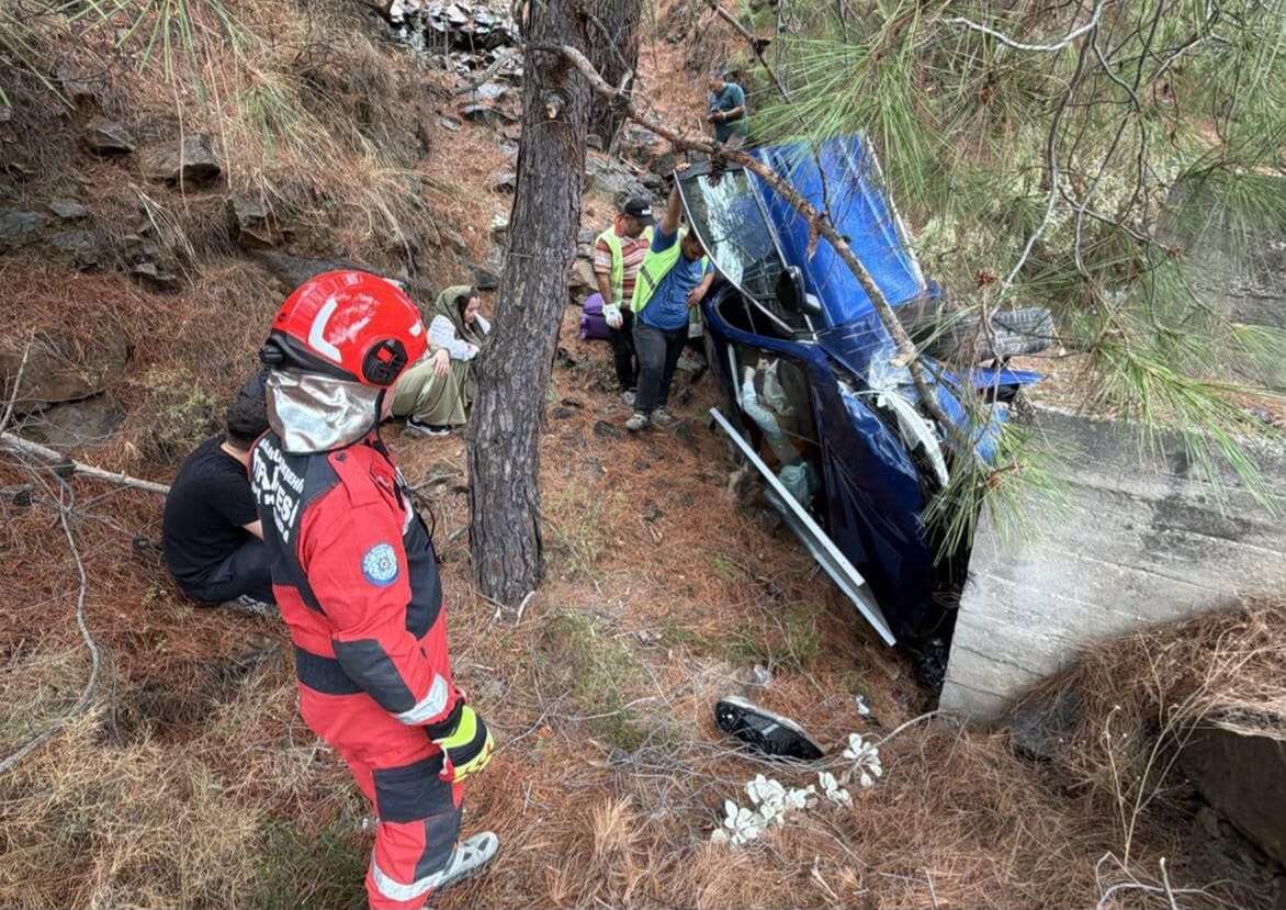 Göcek Tünel Üst Yolunda Kaza: 1 Kişi Araçta Mahsur Kaldı 2
